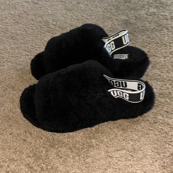 Uggs slippers - Picture 1 of 3